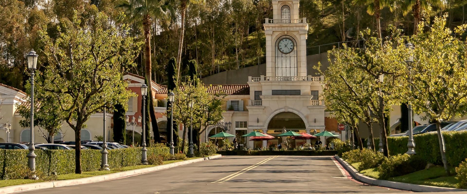 How Much Money Does the Average Person in Beverly Hills Make?
